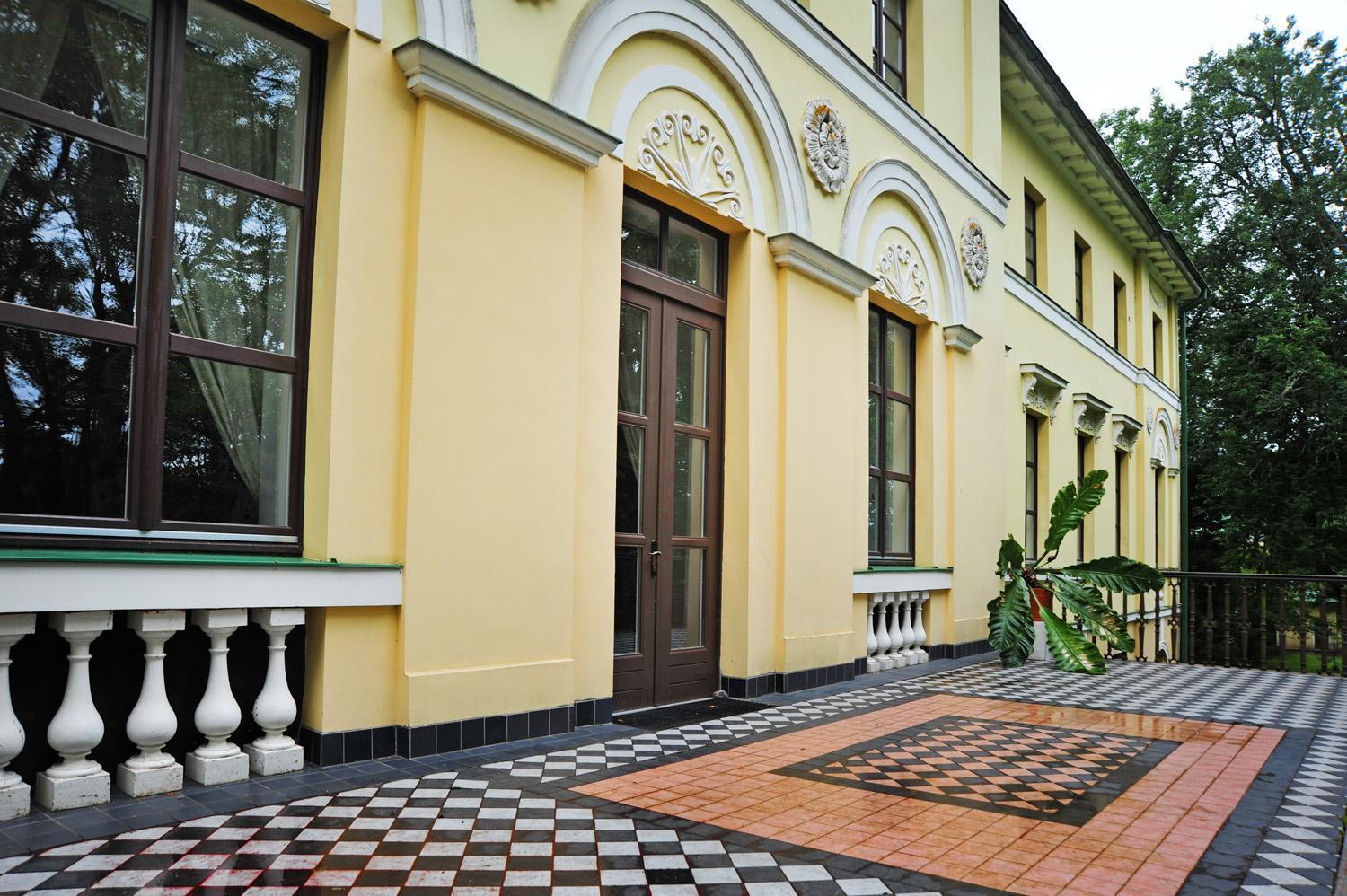 Hotel Nauksenu Muiza à Naukseni Extérieur photo