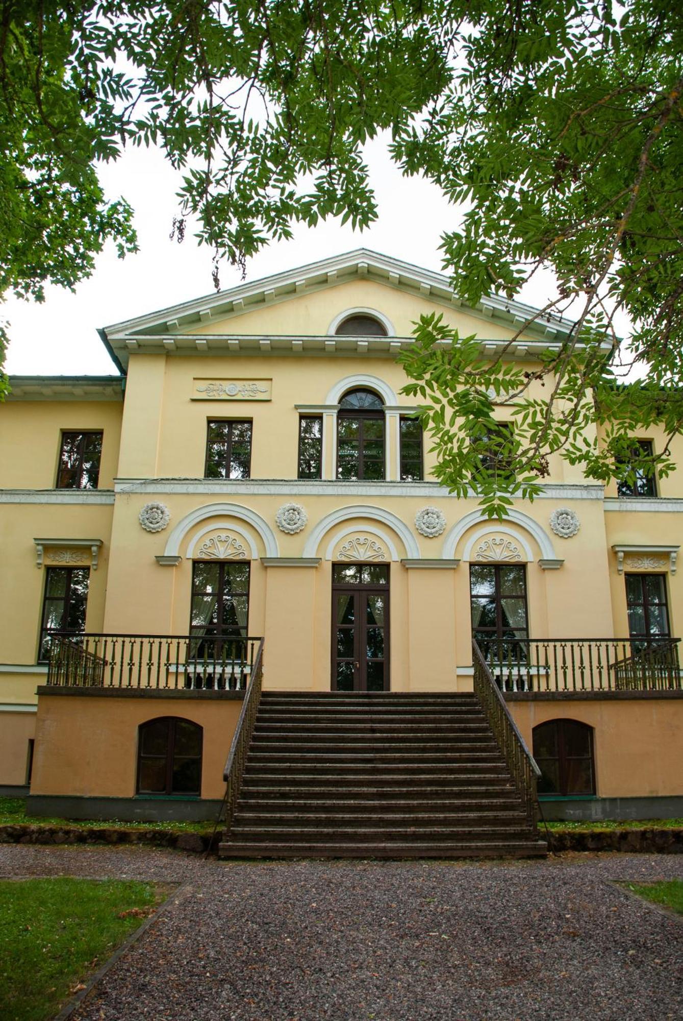 Hotel Nauksenu Muiza à Naukseni Extérieur photo